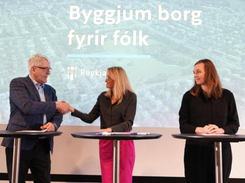 Undirritun viljayfirlýsingar um nýja sókn í húsnæðismálum. F.v. Finnbjörn A. Hermannsson, forseti Alþýðusambands Íslands, Heiða Björg Hilmisdóttir, borgarstjóri og Sonja Ýr Þorbergsdóttir formaður BSRB