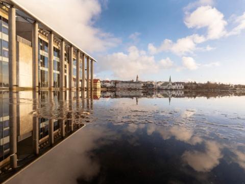 Við Tjörnina