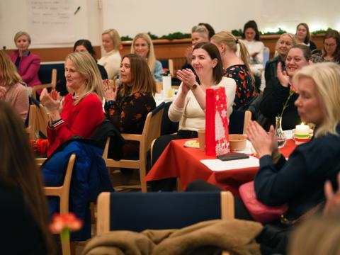 Meðferðaraðilar, foreldrar, sérfræðingar og annað áhugafólk um PMTO-foreldrafærni saman komin í Norræna húsinu til að fagna því að PMTO hefur verið við lýði í 25 ár.