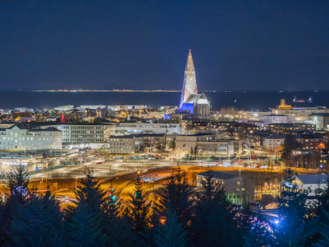 Aerial photo of Reykjavík showing Hallgrímskirkja.