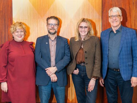 Brynhildur Heiðar- og Ómarsdóttir formaður Visku, Þorkell Heiðarsson formaður FÍN, Heiða Björg Hilmisdóttir borgarstjóri og Finnbjörn A. Hermannsson, forseti Alþýðusambands Íslands. Uppstillt mynd vegna undirritunar viljayfirlýsinga um uppbyggingu íbúðarhúsnæðis