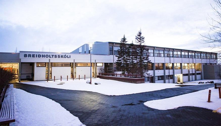 Framhlið Breiðholtsskóla