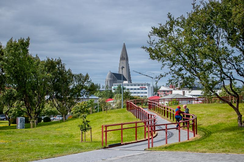 Brú, Hallgrímsskirkja og Klambratún