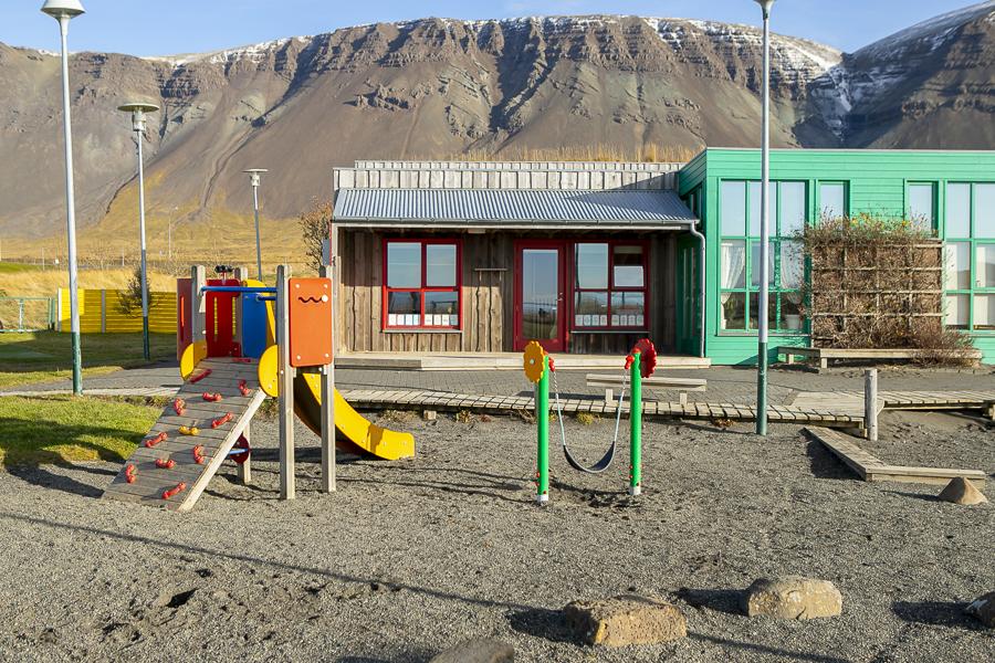 Berg preschool and equipment on the grounds.