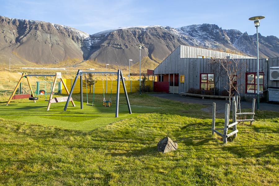 Berg preschool and equipment on the grounds.