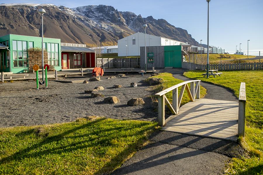 Berg preschool and equipment on the grounds.