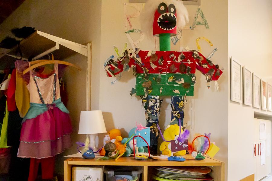 Costumes and crafts inside Berg.