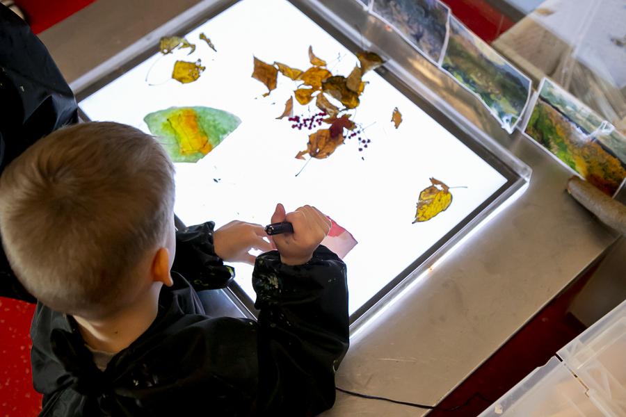 A child doing crafts inside the Dalskóli preschool unit.