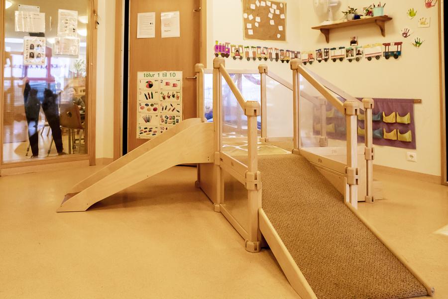 Small slide in the indoor play area at Klambrar preschool.