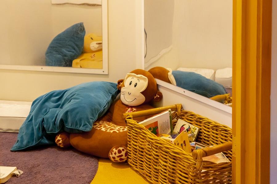 Monkey bars, cushion and basket with toys at Klambrar preschool.