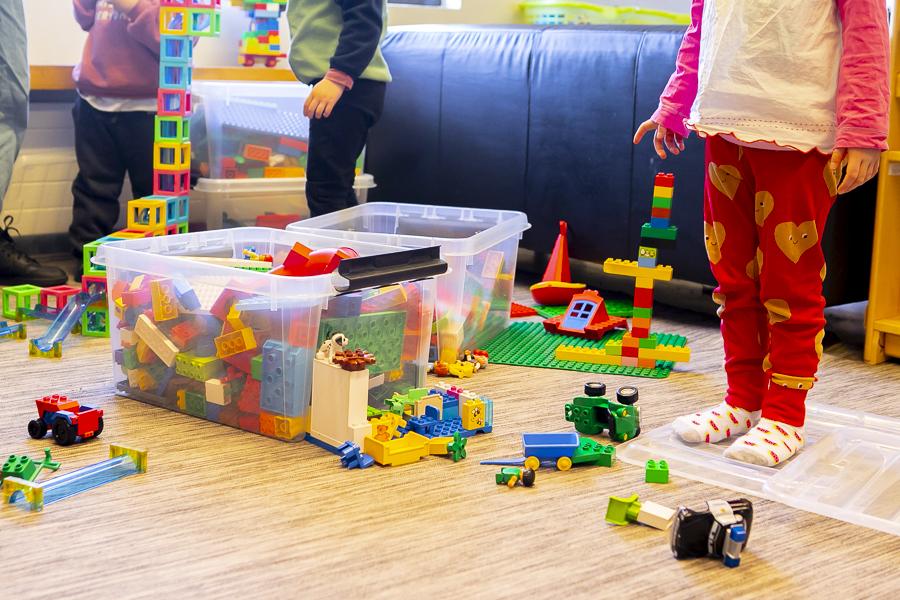 Children playing with blocks at Suðurborg.