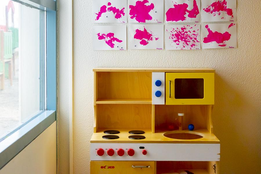 Toy kitchen and artwork on the wall at Sunnufold preschool