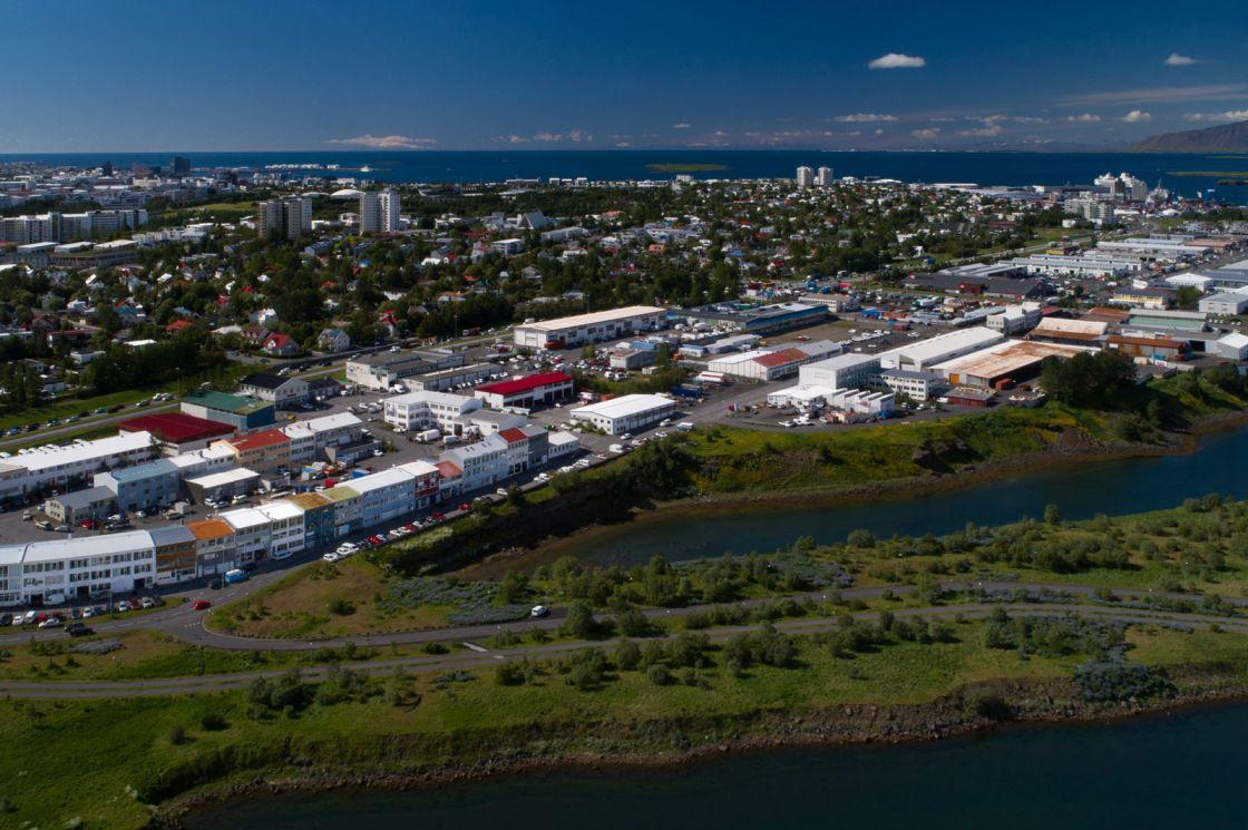 Ljósmynd úr lofti af uppbyggingarsvæði í vogunum í Reykjavík