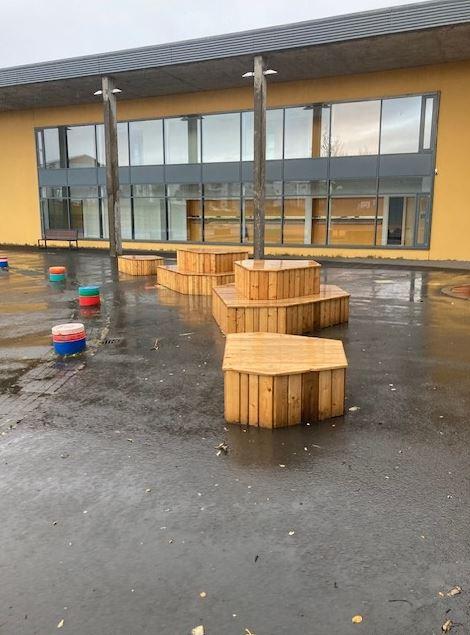 Nýjir setpallar á lóð