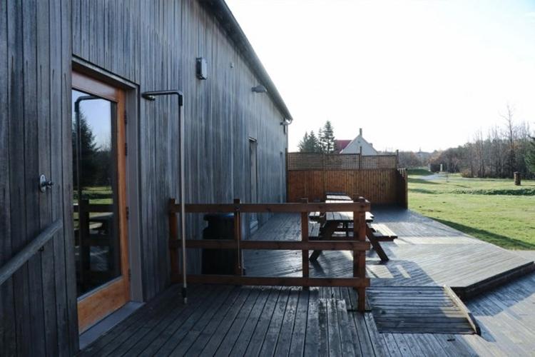 The deck by Hlaðan at Gufunesbær.