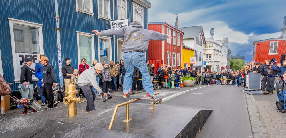 Hjólabrettakappar sýna listir sínar í Ingólfsstræti
