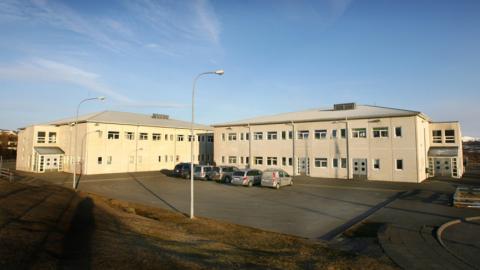 Framhlið Foldaskóla í Grafarvogi