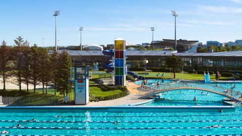 Overview of outdoor facilities at Laugardalslaug Pool Pool